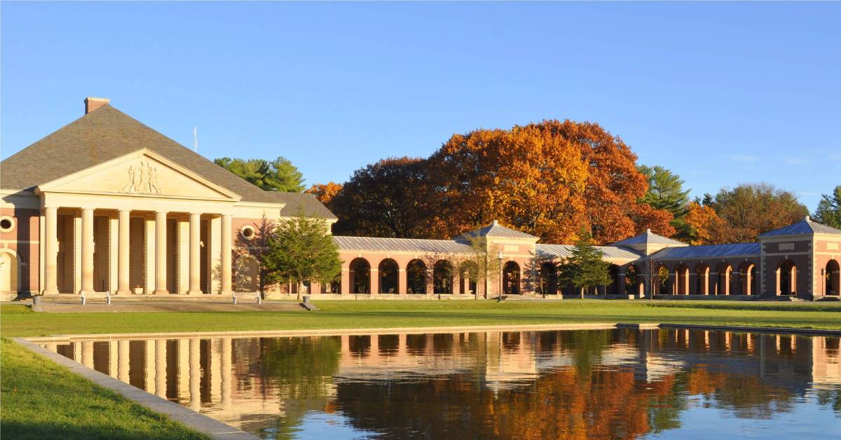 saratoga spa state park in fall at the pool