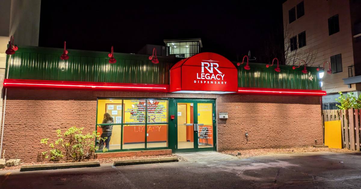 exterior of r&r legacy dispensary