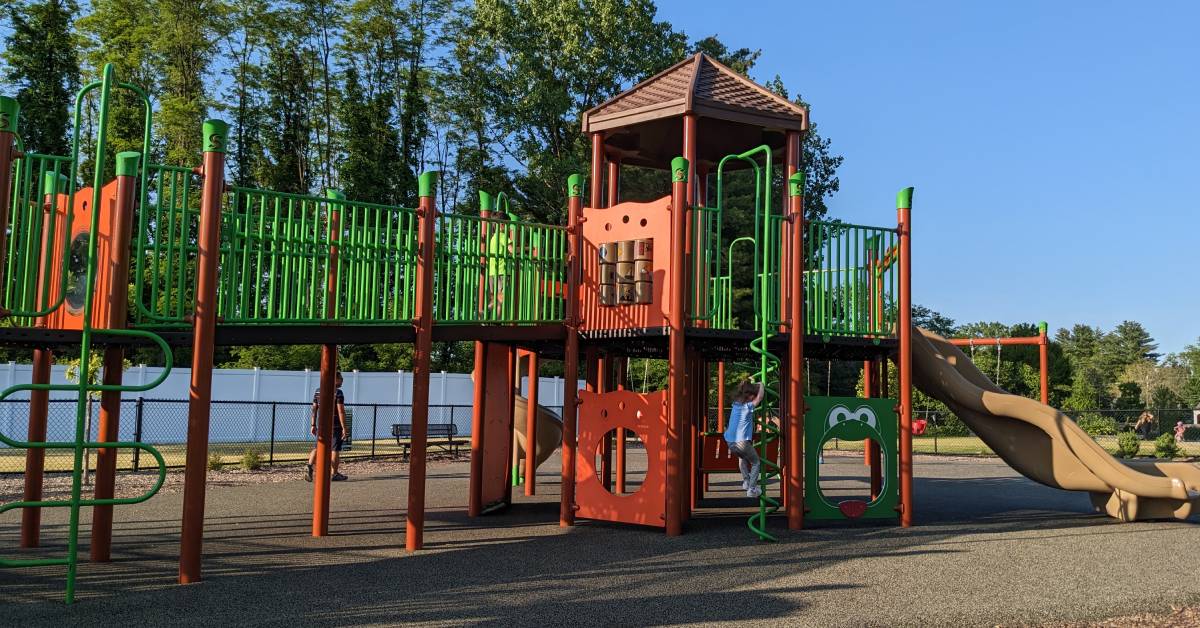 accessible playground at hovey pond park