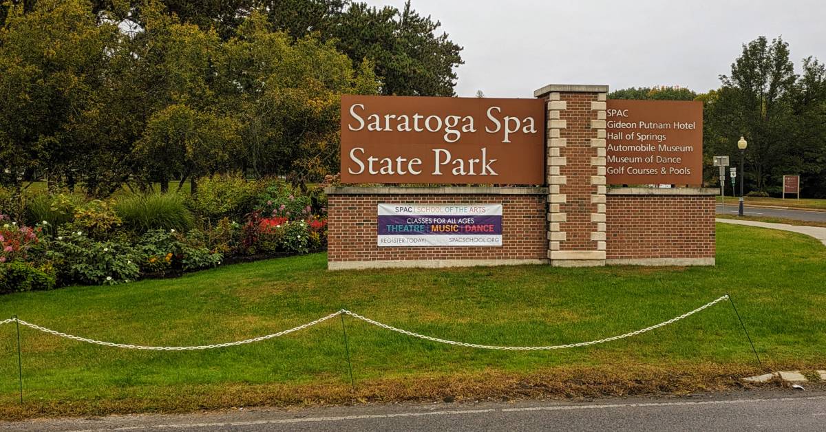 saratoga spa state park sign at entrance
