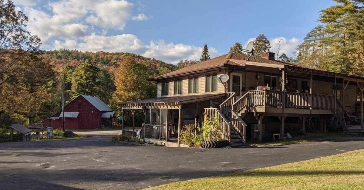 front of an inn with fall colors on trees