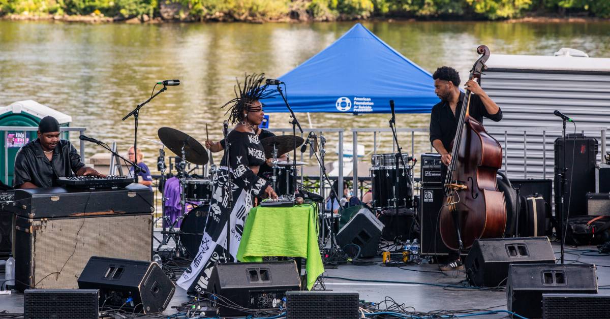 musicians play by water