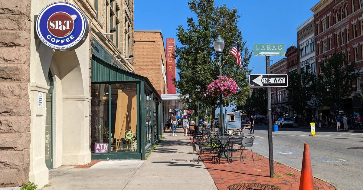 exterior of spot coffee in glens falls