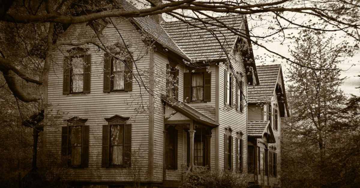 eerie photo of a house