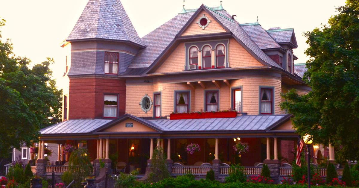 a large B&B in Queen-Anne style