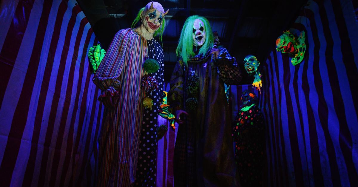 Clowns in the dark 