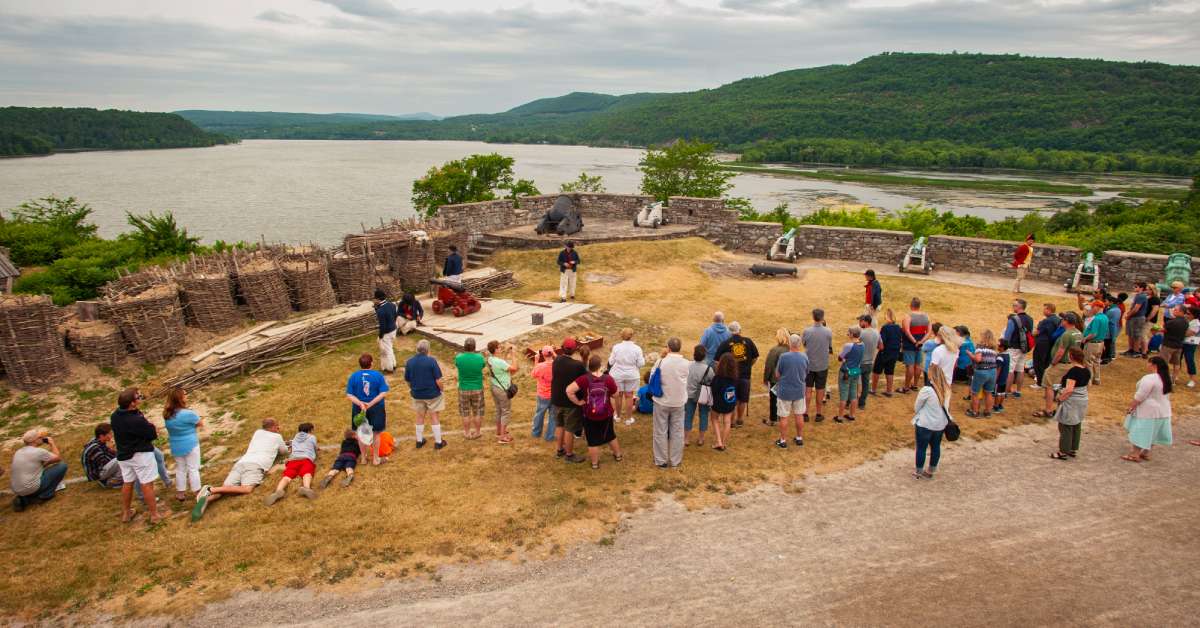 people at fort ticonderoga cannon demo
