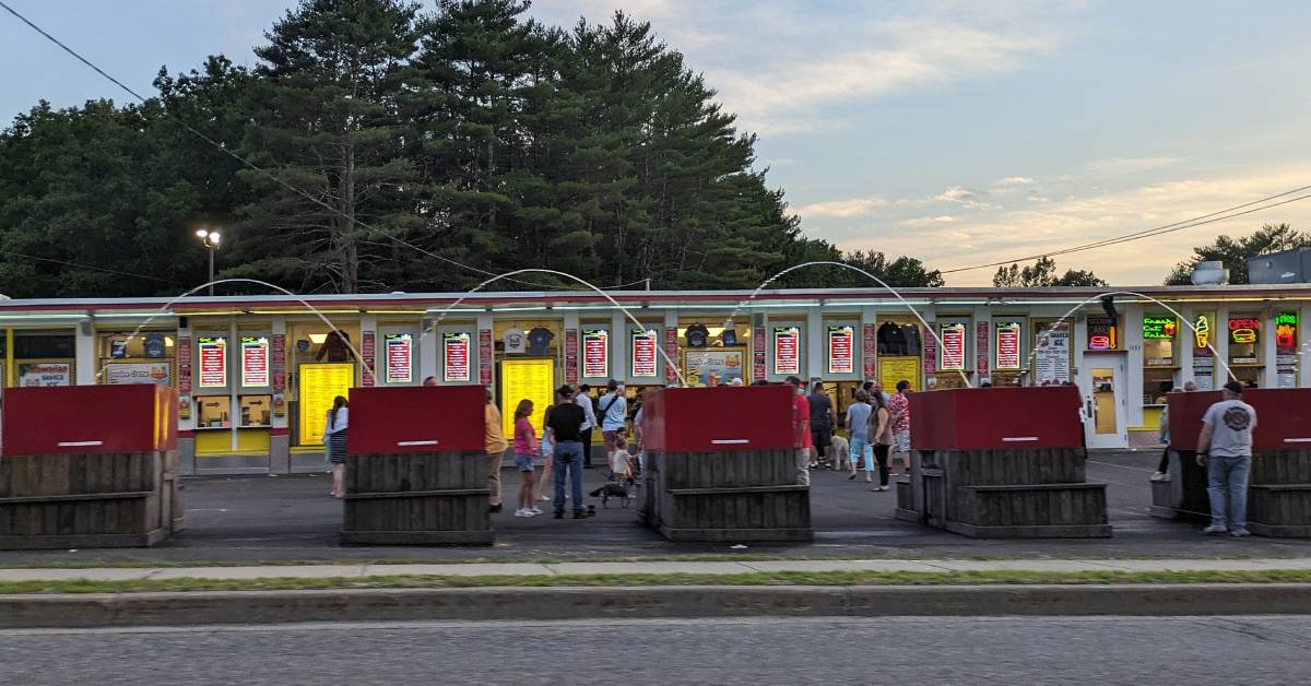 exterior of martha's dandee creme