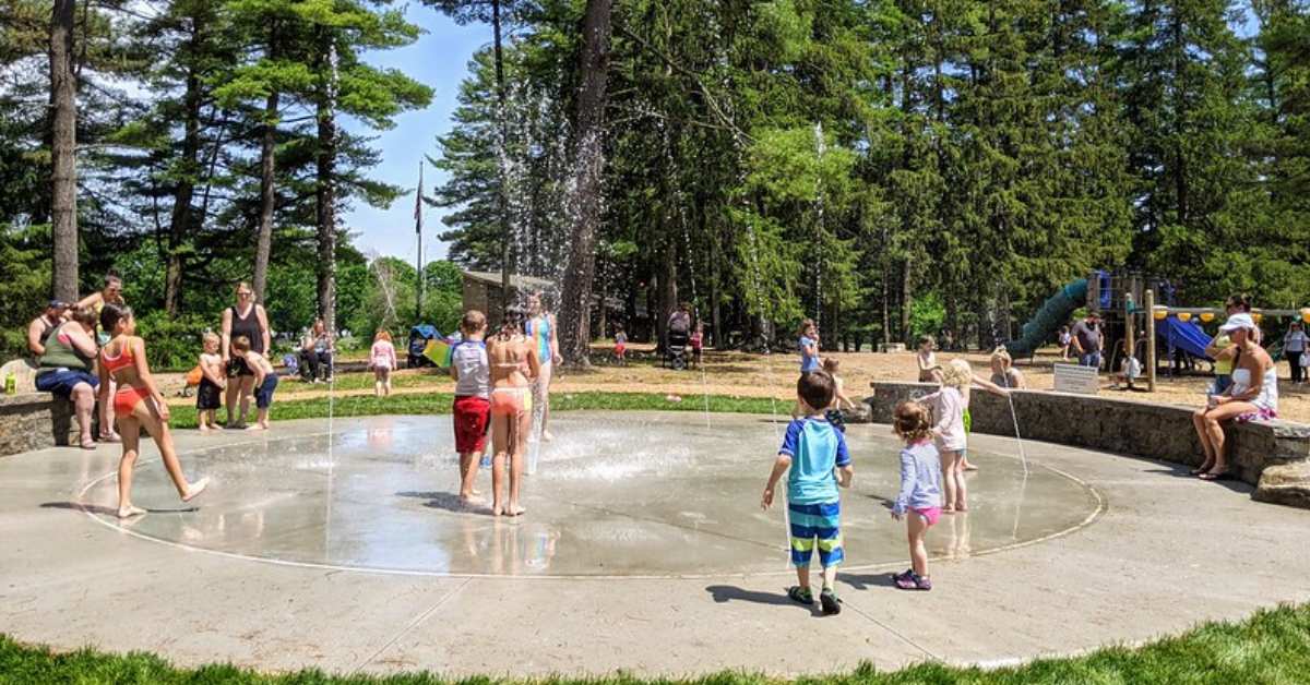 kids at a splash pad