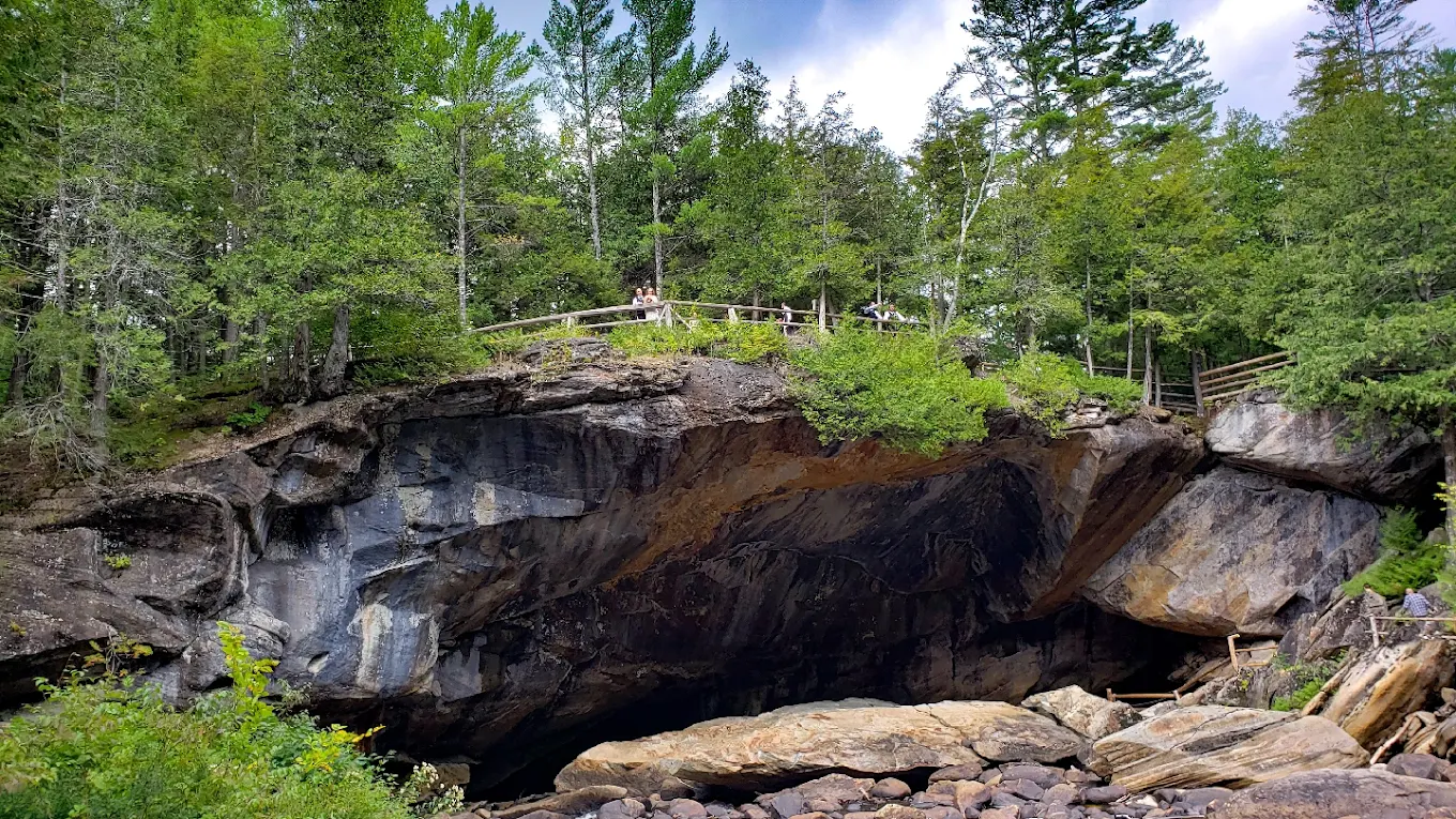 Natural stone bridge