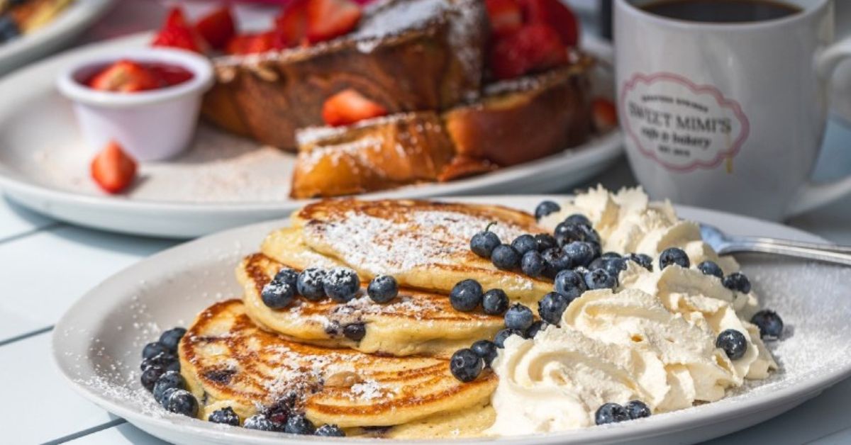 pancakes and blueberries