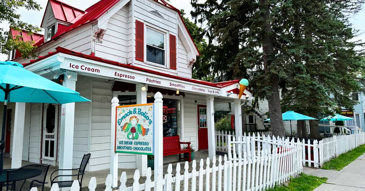 outside of Emack & Bolio's