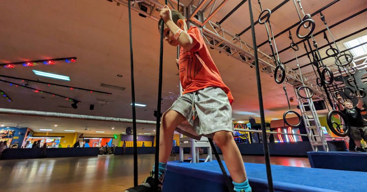 kid doing ropes course at the fun spot