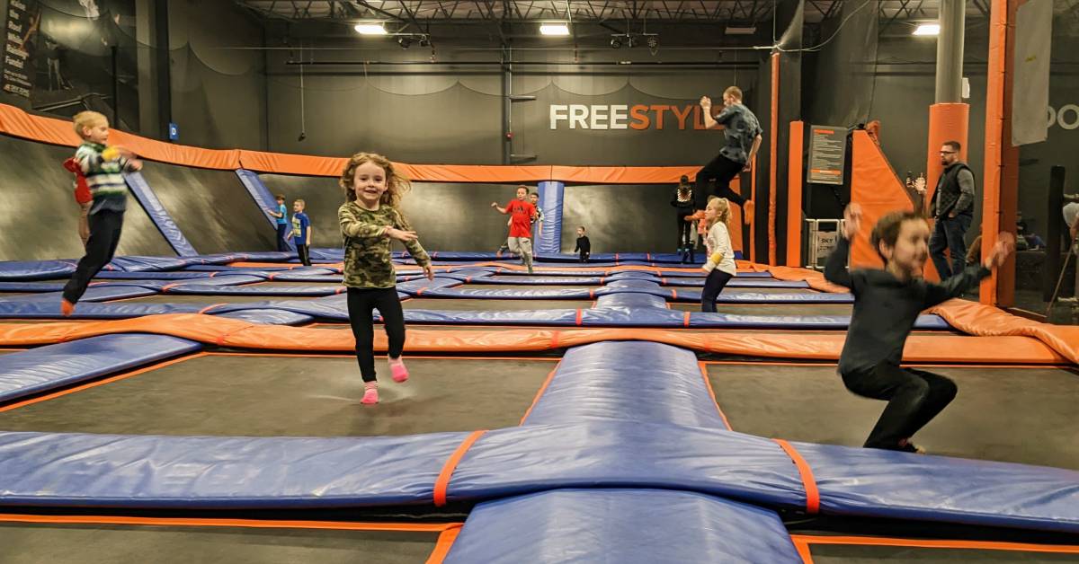 kids jumping on trampolines at skyzone