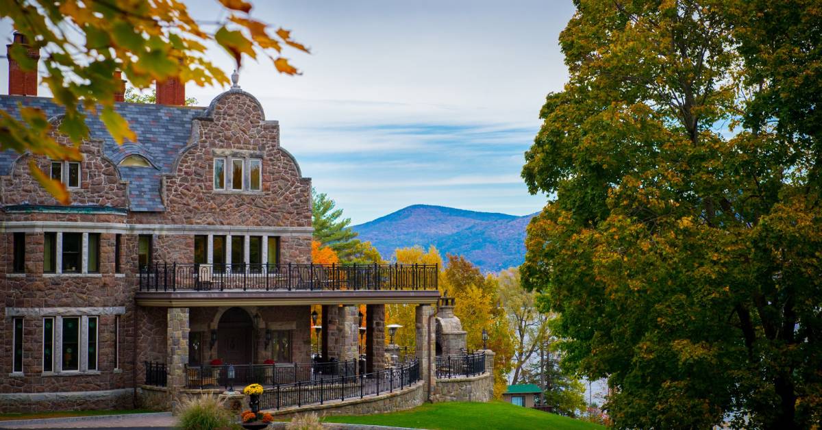 exterior of the inn at erlowest in the fall