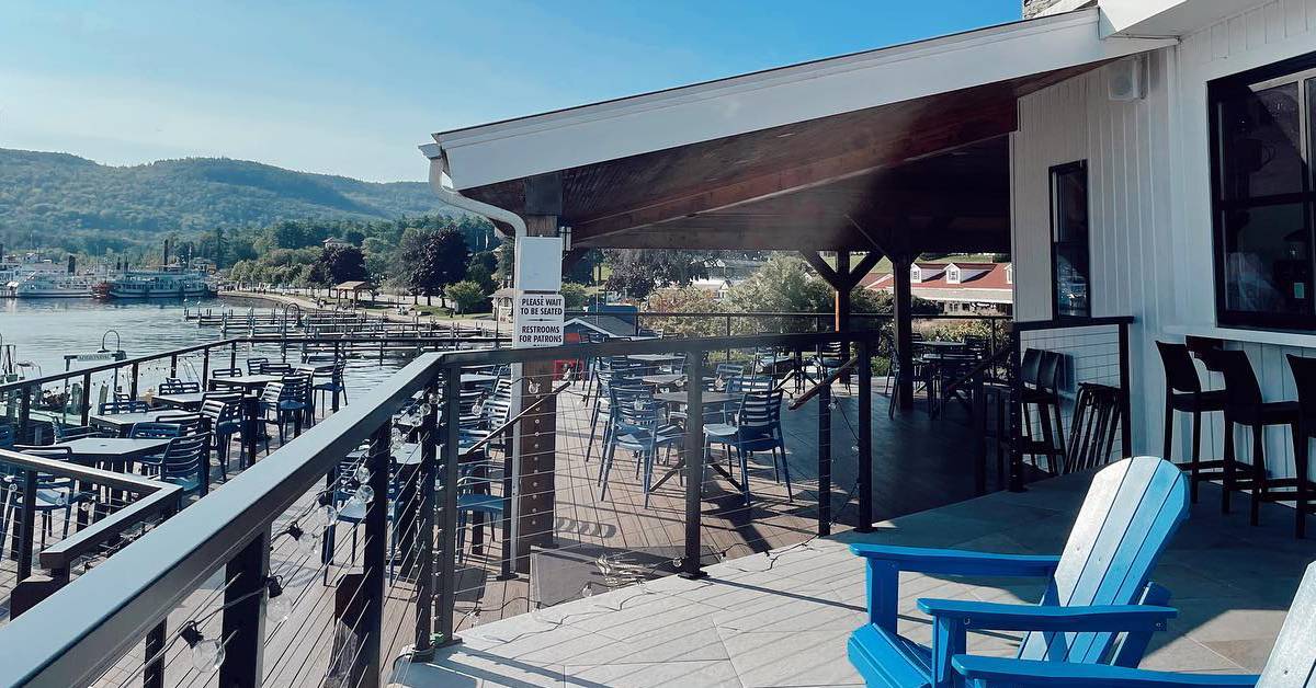 patio at lighthouse grill