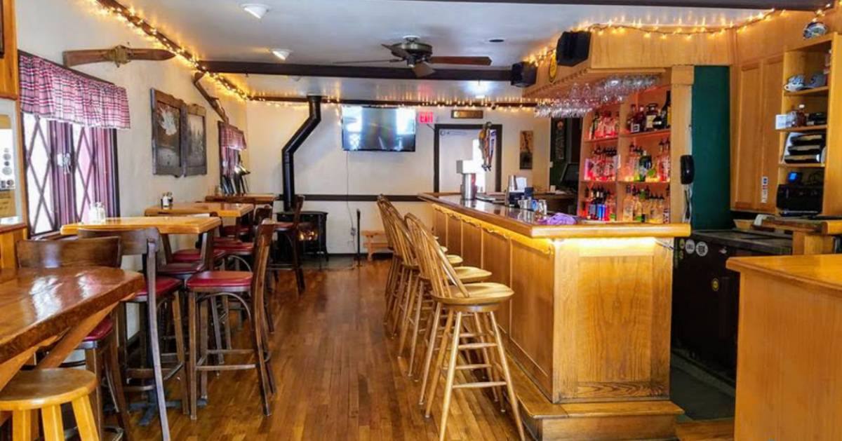 bar area at the loon restaurant