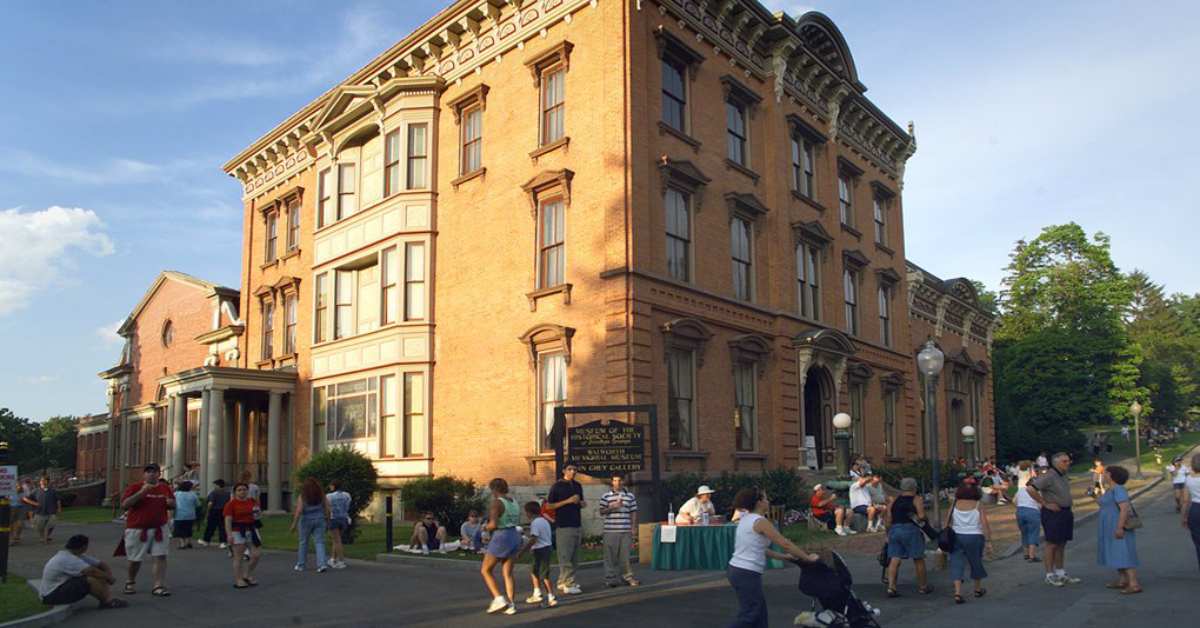exterior of the saratoga springs history museum