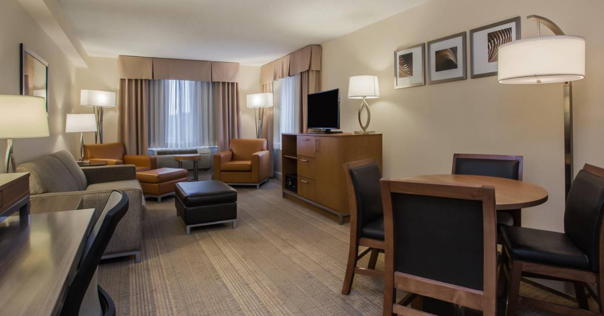 suite at holiday inn saratoga