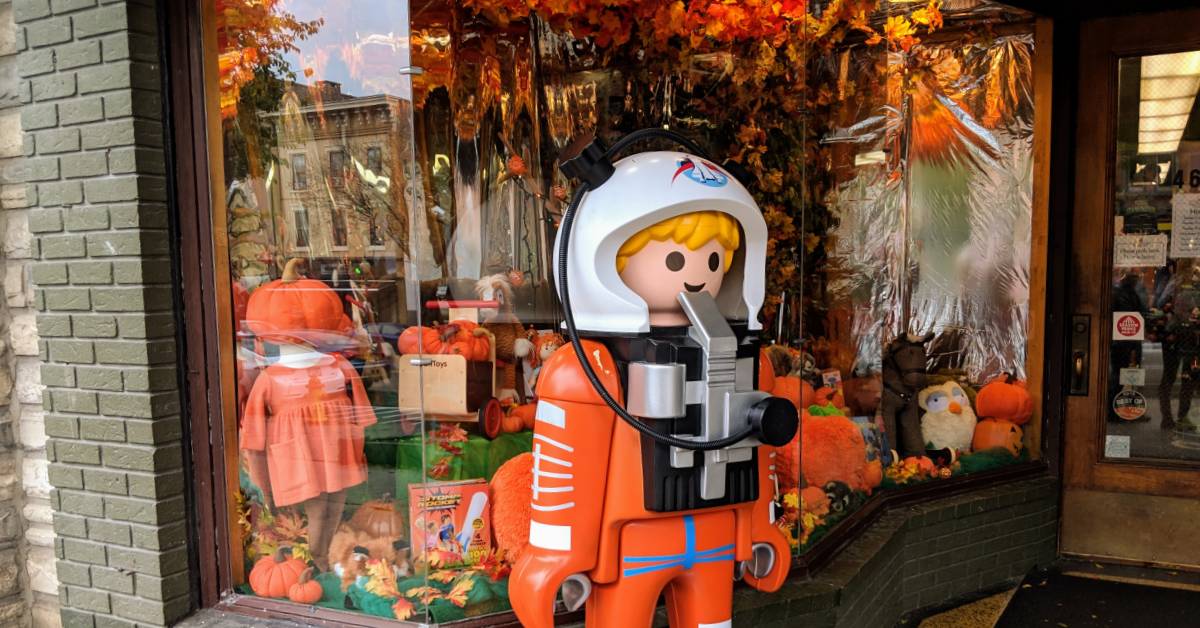 exterior of g willikers toy store in the fall