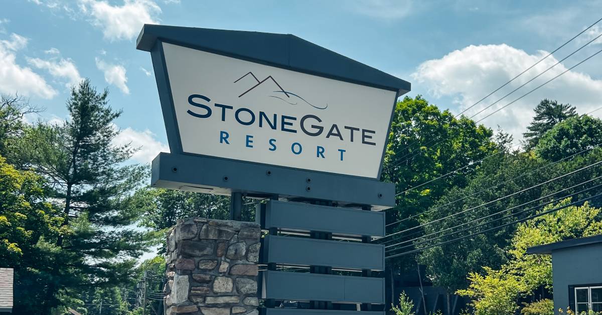 stone gate resort sign