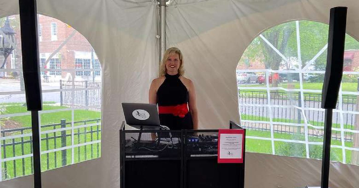 Jen with her set ready to go