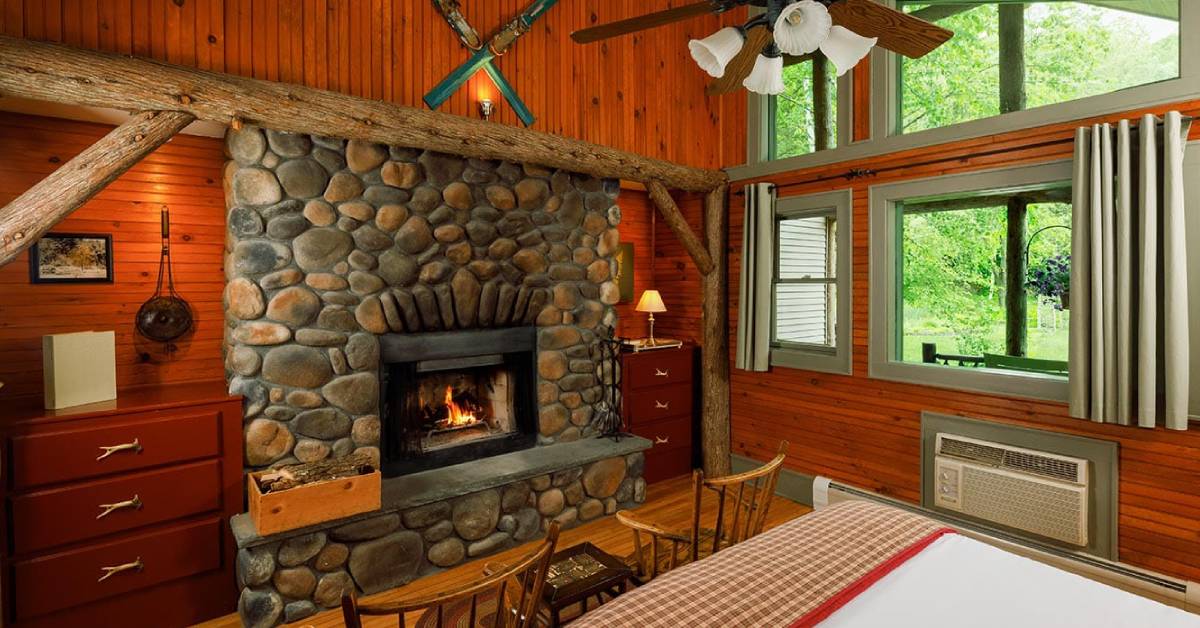 room with fireplace at friends lake inn