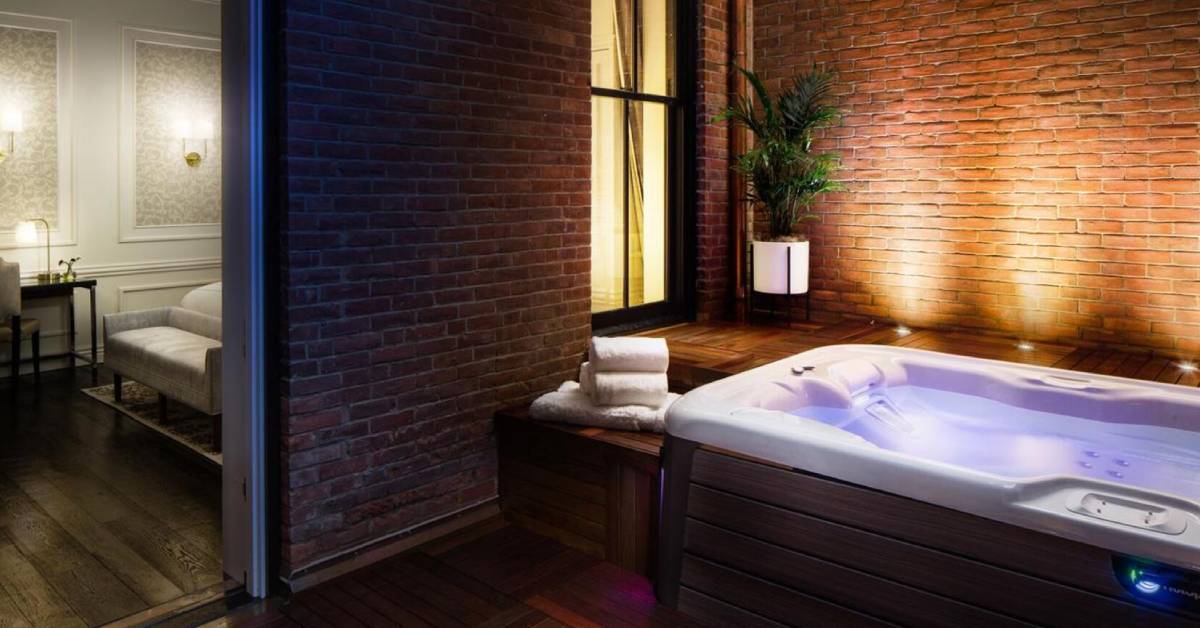 adelphi hotel hot tub