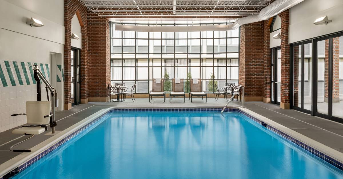 holiday inn pool