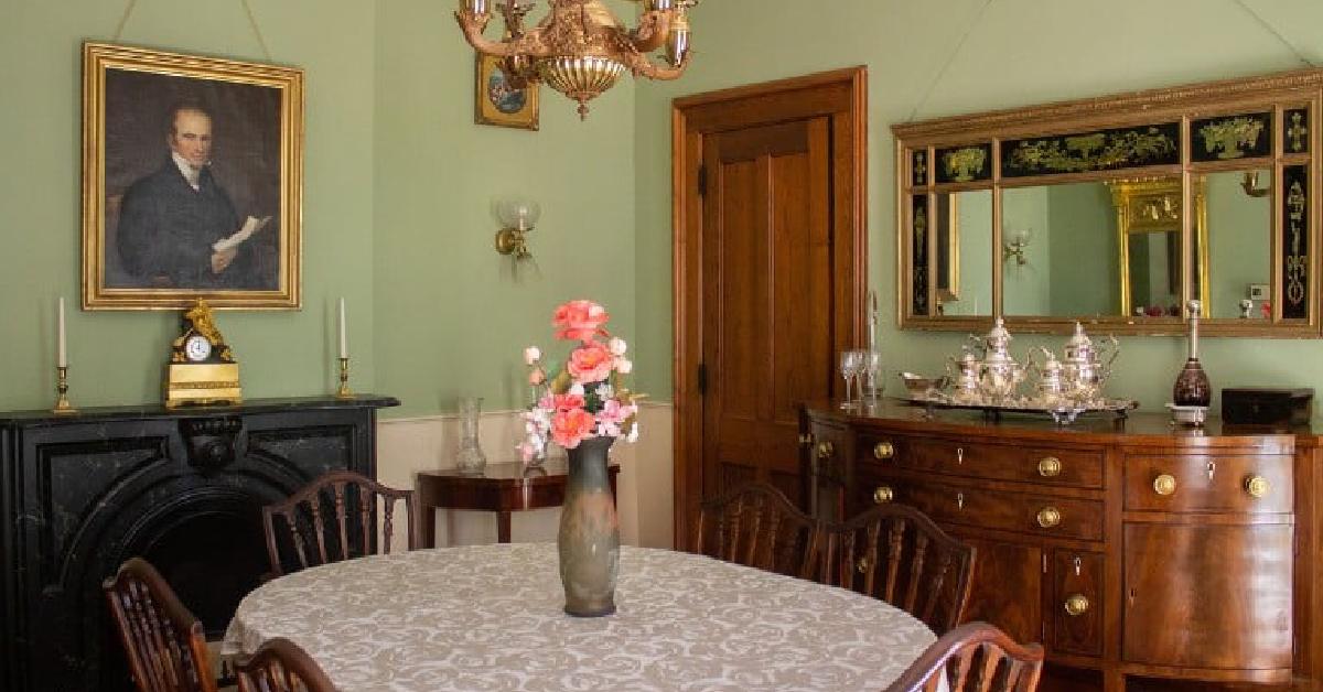 Dining table in the Oakcliff Inn