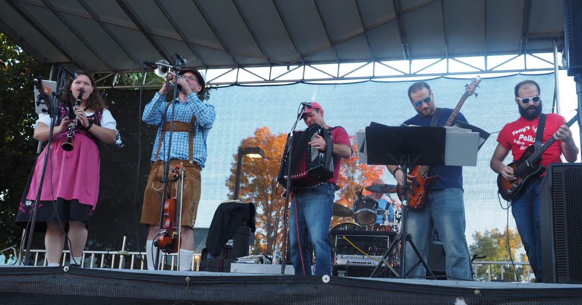 oktoberfest band on stage