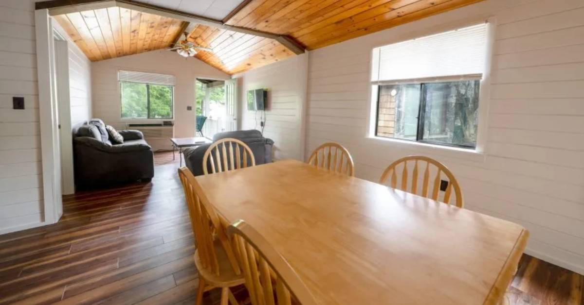 depe dene dining and living room area