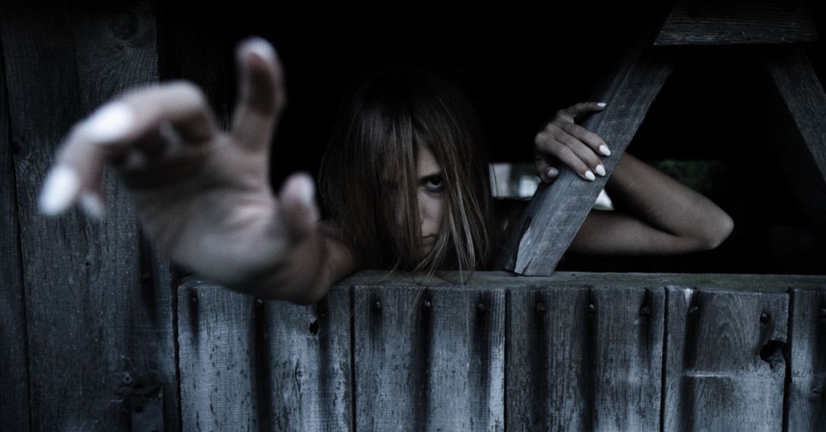scary woman in building at haunted attraction