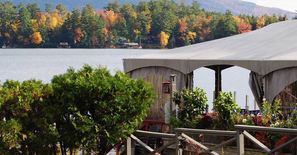 the algonquin restaurant deck in fall