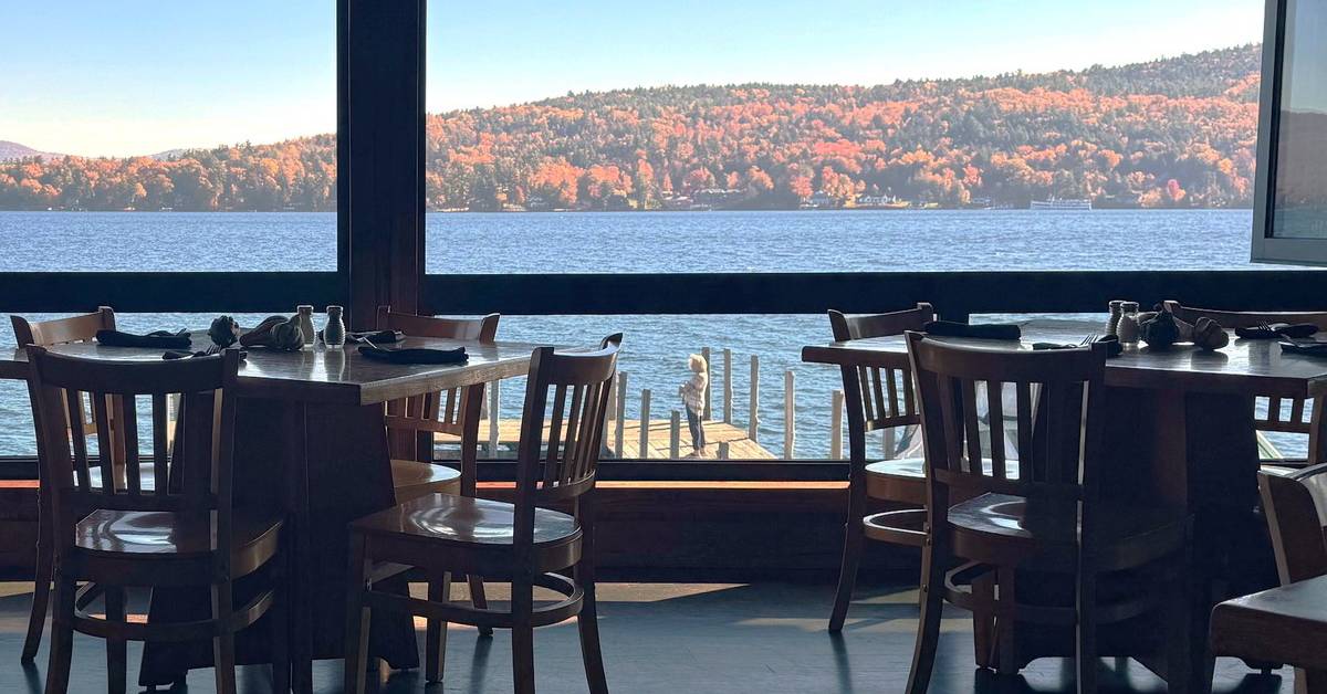 boathouse restaurant foliage views