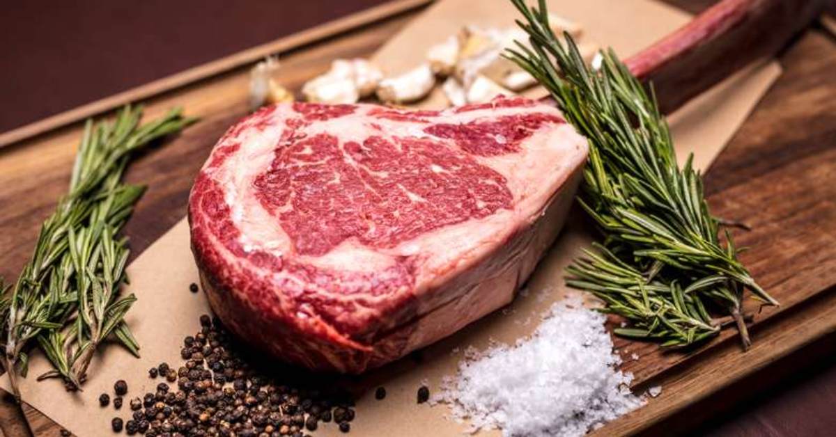tomahawk steak and salt