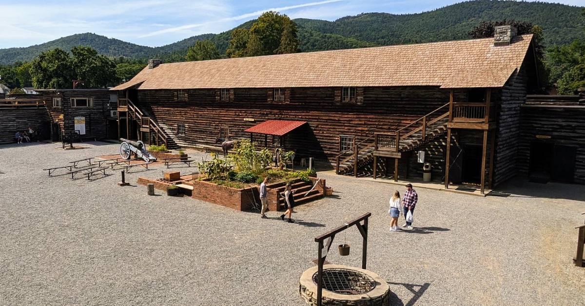 fort william henry museum outside
