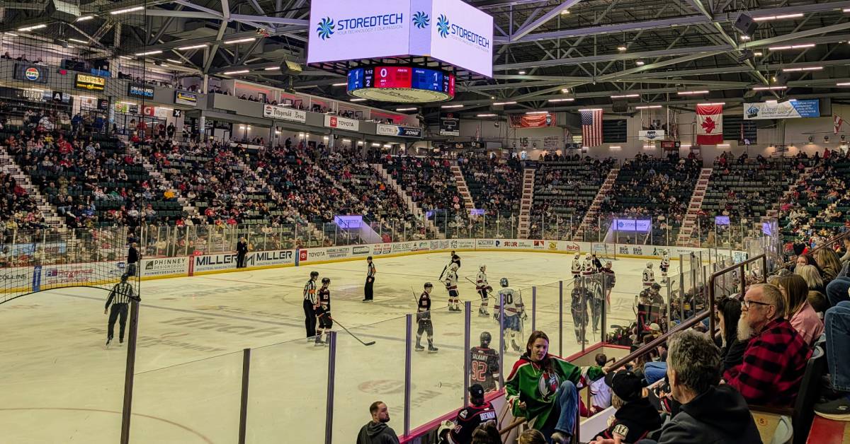 adirondack hockey thunder game