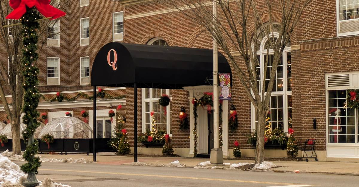 exterior queensbury hotel