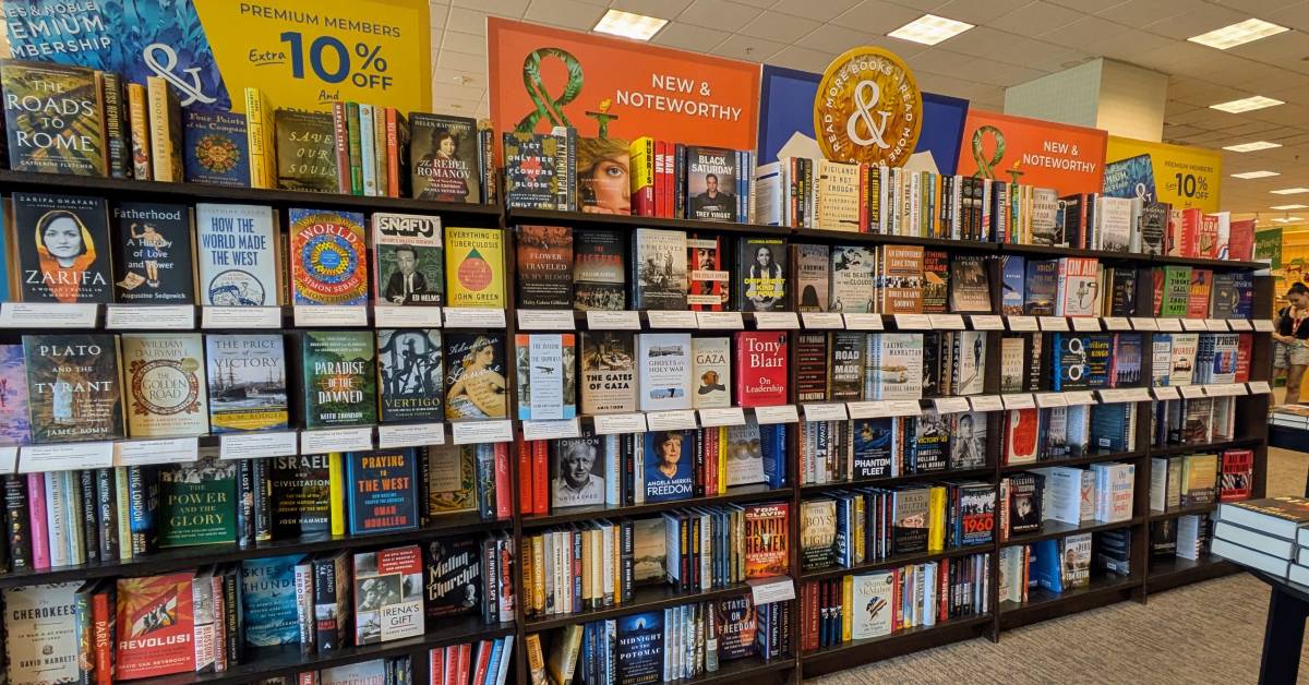 barnes and noble bookshelves