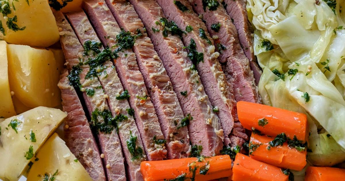 corned beef and cabbage with potatoes and carrots
