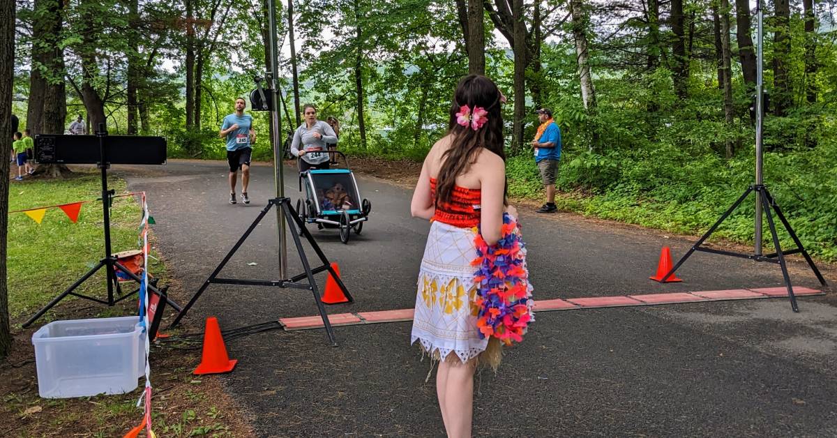 finish line at aloha 5k