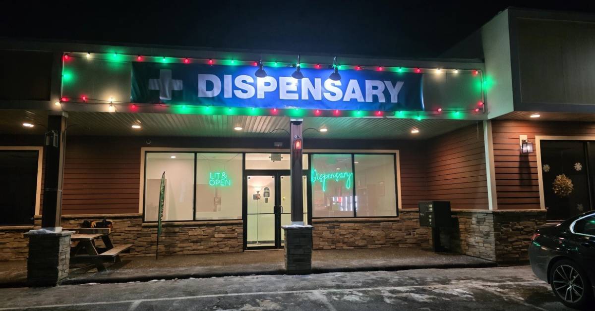 exterior of leaf and fog dispensary