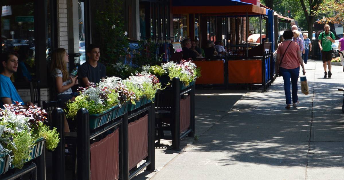people patio dining in saratoga springs