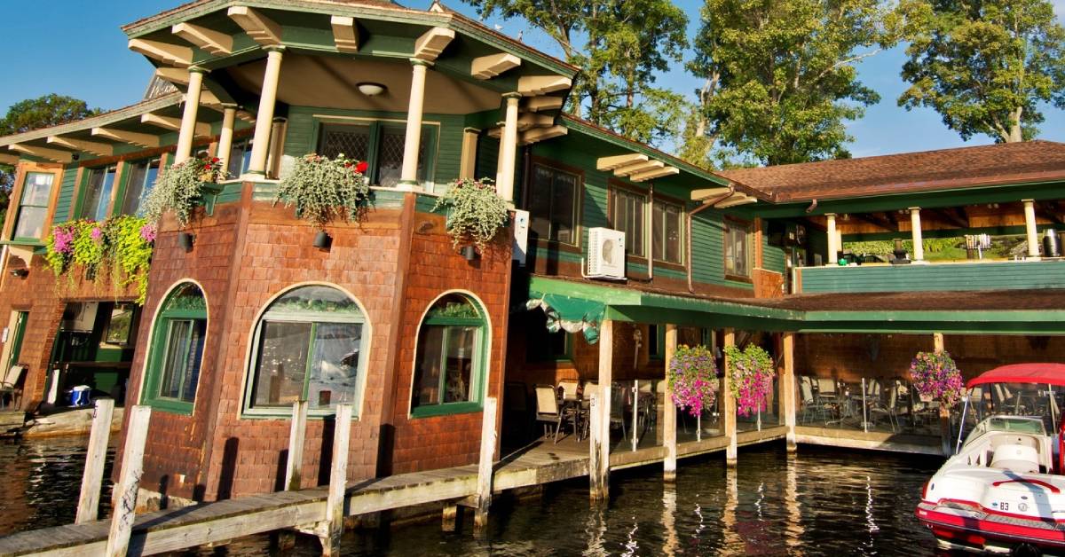 exterior of the boathouse restaurant