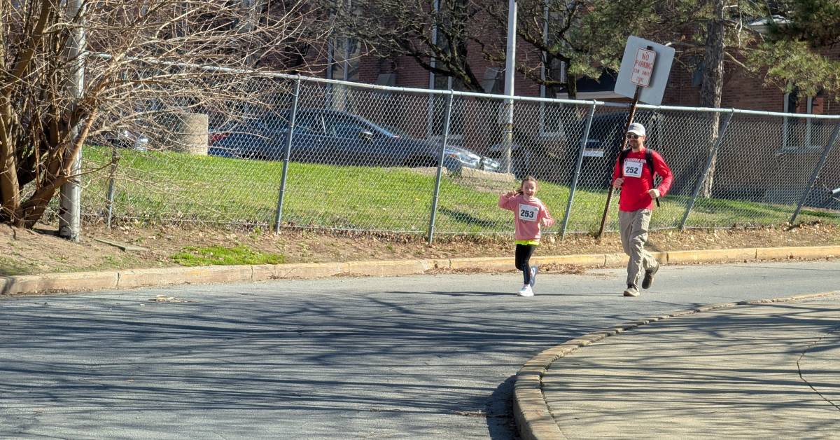 dad and daughter running thunder 5k