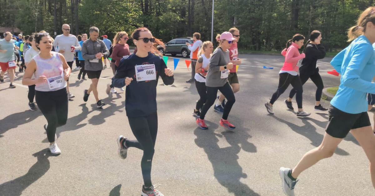 women and a few men running in a race