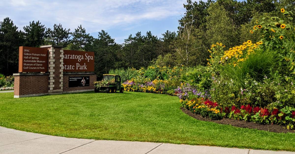 saratoga spa state park sign and entrance
