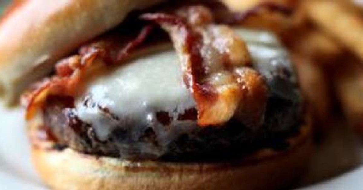 cheeseburger with bacon