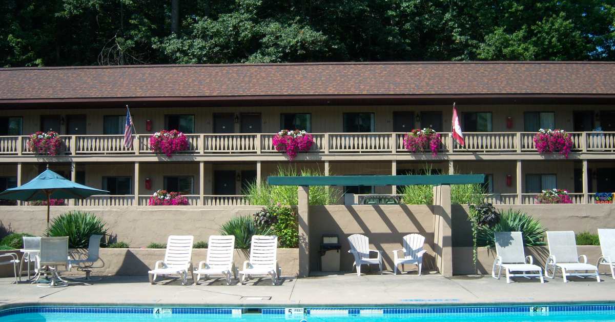 motel pool